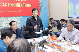 政府副总理郑廷勇：主动制定第8号台风应急预案 集中救助中部受灾群众
