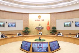 阮春福总理：严格处理不遵守社会距离规定的人员