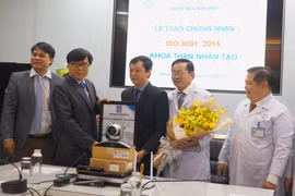 胡志明市大水镬医院人造肾脏科获得ISO 9001：2015标准认证证书