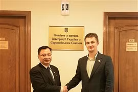 越南驻乌克兰大使馆与乌克兰-越南友好议员小组加强合作