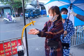 岘港市放宽社交距离措施 海阳省对与新冠肺炎患者有关的地区进行隔离