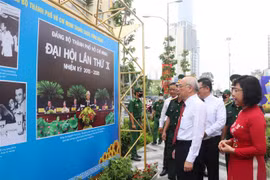 迎接越共十三大：“团结、活跃、创新、温情的胡志明市委”图片展开展