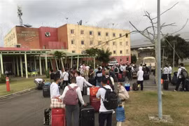 在赤道几内亚的越南劳动者对政府总理指示尽早将其接回国感到高兴