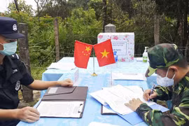 越南奠边省边防部队与中国云南出入境边防检查总站举行现场会谈