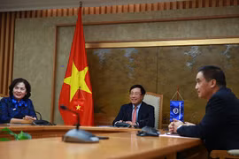 范平明与世行首席执行官阿克塞尔举行视频工作会议
