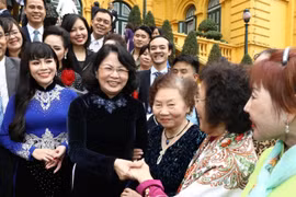 邓氏玉盛会见儿童保护基金会2019年主要赞助商