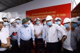 政府总理阮春福第三次视察中良—美顺高速公路施工进度
