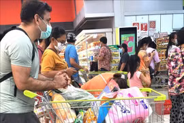 泰国暂时关闭所有购物中心 加强疫情防控工作
