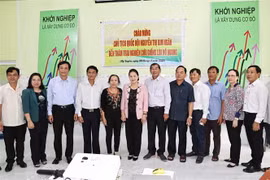越南国会主席阮氏金银莅临朔庄省调研