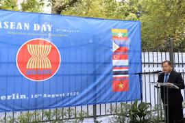 老挝驻德国大使高度评价东盟的团结、强大与全面深入对接