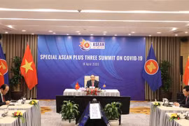 越南政府总理阮春福主持召开东盟与中日韩抗击新冠肺炎疫情领导人特别会议