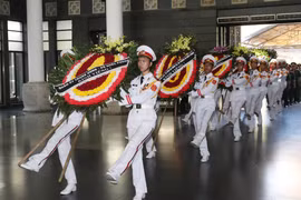 武卯同志遗体告别仪式和追悼会在河内隆重举行