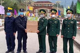 越南莱州省向中国防疫力量捐赠口罩和消毒酒精
