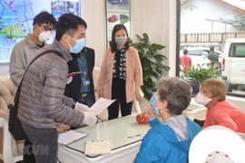 越南为受疫情影响留在越南的外国公民办理签证和居留证延期创造便利条件