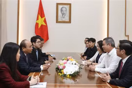 政府总理阮春福会见天虹越南纺织股份有限公司总经理陶晖