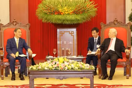越共中央总书记、国家主席阮富仲会见日本首相菅义伟