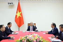 ASEAN 2020：政府总理阮春福与老挝总理通伦·西苏里通电话