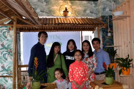 旅居瑞士越南人为当地新冠肺炎疫情防控一线送爱心