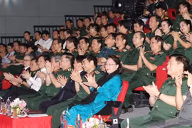 越南国会主席阮氏金银出席防疫一线人员表彰大会