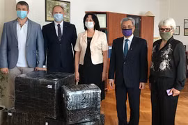 越南驻乌克兰大使走访胡志明主席重点外语学校