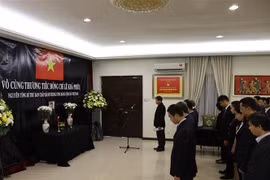 越南驻马来西亚和日本大使馆隆重举行原总书记黎可漂吊唁仪式