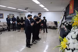 越南驻多国大使馆为原越共中央总书记黎可漂举行吊唁仪式