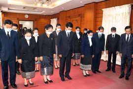 越南驻老挝、新加坡、印尼和柬埔寨大使馆为原越共中央总书记黎可漂举行吊唁仪式