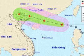 受四号台风影响 越南各地普降大雨
