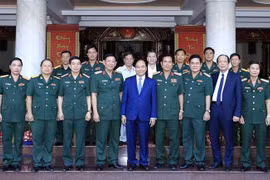 越南政府总理阮春福视察第九军区备战工作