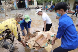 政府总理决定向中部灾区紧急提供援助资金5000亿越盾