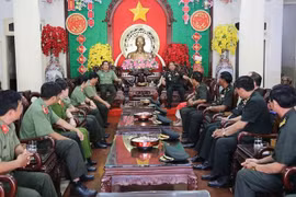 柬埔寨王家军警卫司令部向芹苴市领导致以新春祝福