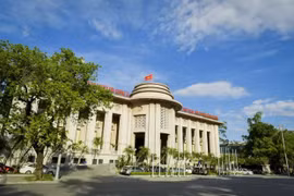 实行灵活的货币调控政策并不意味着操纵货币