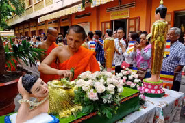 越南政府总理阮春福向高棉族同胞致以传统新年祝福