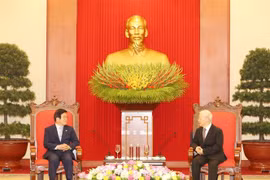 越共中央总书记、国家主席阮富仲会见韩国国会议长朴炳锡