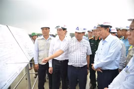 越南政府常务副总理张和平对新山一机场升级改造项目进行检查