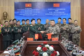 越南国防部向中国国防部赠送防控新冠肺炎疫情的医疗物资
