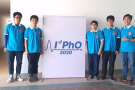 参加2020年国际物理奥林匹克竞赛的五名学生均获奖