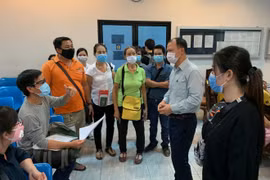  新冠肺炎疫情：帮助在泰国、新加坡滞留的越南公民回国