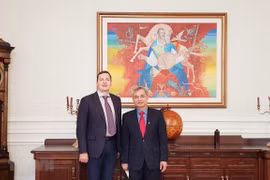 乌克兰越南友好协会主席会见即将离任的越南驻乌克兰大使阮英俊