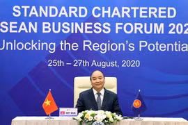 越南政府总理阮春福出席2020年渣打银行东盟商业论坛