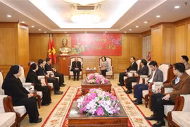 中央民运部部长张氏梅会见兴化教区代表团