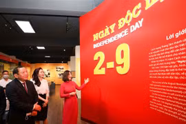 有关八月革命和九二国庆节的专题展陆续开展