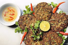 外媒推介越南沙蚕煎饼