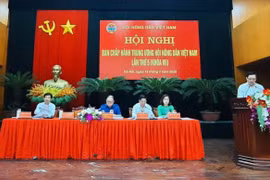 加强对农民合法权益的保护