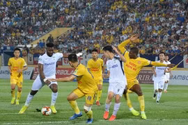 越南足球重回正轨 首场比赛迎来万余名球迷进场观看