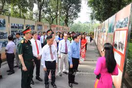 胡志明主席专题展活动在主席府举行