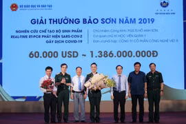 检测新冠病毒的实时荧光反转录-聚合酶链式反应试剂盒研究制造工程荣获宝山奖