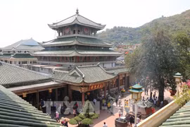 全国多地旅游景区重新开放 推出优惠政策吸引游客