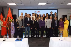进一步加强胡志明市与德国各地方之间的关系