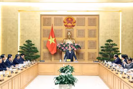 越南政府总理阮春福就经济社会发展情况与各地方领导举行工作座谈会